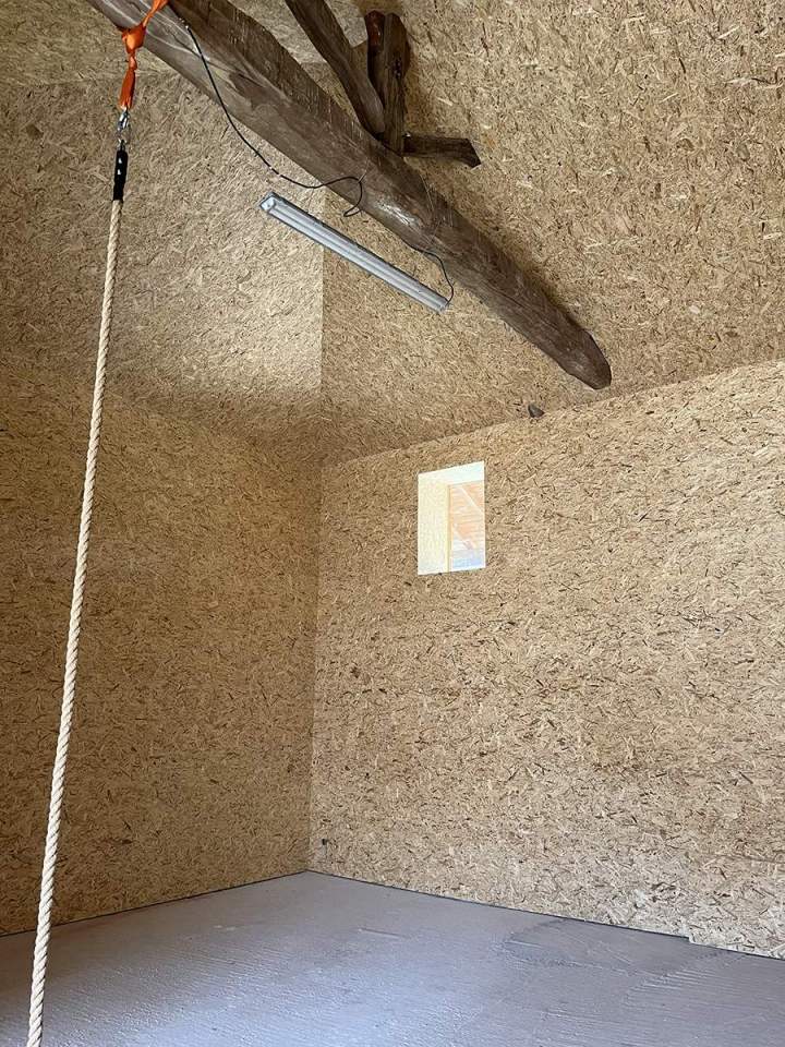 Entrée de maison avec porte en bois Bourg-en-Bresse