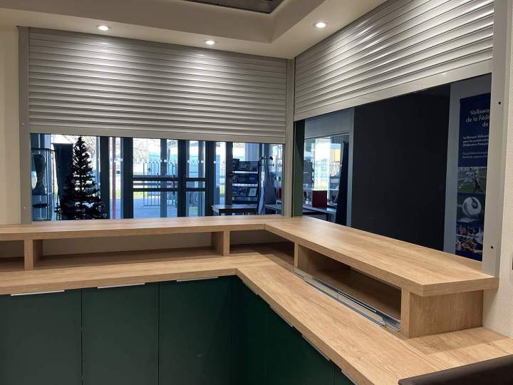 Intérieur avec portes en bois massif Bourg-en-Bresse